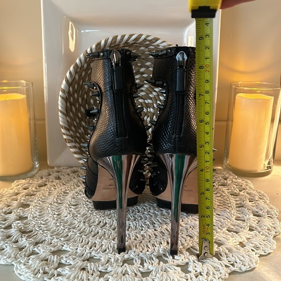 Rockstar vibe  BCBGMaxAzria spiked heels. EUC size 5.5 - Picture 4 of 7